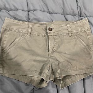 BKE shorts size 28